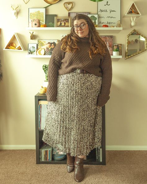 Shades of Brown, an outfit by Katie Selt for The Katie Edit www.thekatieedit.com Plus Size Academia Fashion, Dark Academia Outfit Plus Size, Plus Size Dark Academia, Cottage Fashion, Cottagecore Winter, Countryside Fashion, Plus Size Workwear, Cottagecore Clothes, Dark Academia Fashion