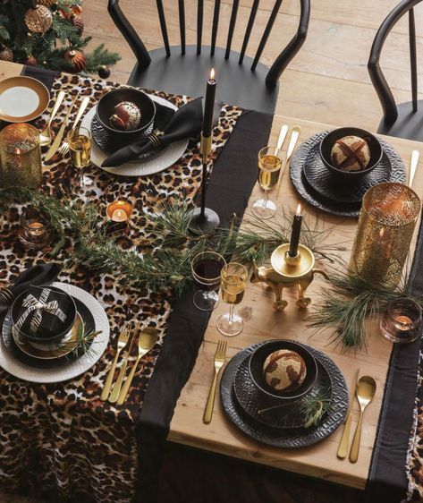 Bring together animal print fabrics with black, white and gold for a characterful take on Christmas dining. Use patterned runners to demarcate your place settings and accessorise with a few festive sprigs of fir.   From Amara  Click for more stylish Christmas table settings. Leopard Print Table Setting, Animal Print Table Setting, Animal Print Table Decor, Leopard Table Setting, Black Christmas Table, Safari Christmas, Black And Gold Christmas, African Christmas, Chirstmas Decor