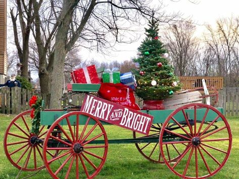 How To Decorate A Wagon For Christmas, Christmas Wagon Decor, Wagon Landscaping, Fall Wagon Decor, Friendship Soup, Yard Wagon, Christmas Carriage, Wagon Decor, Christmas Wagon