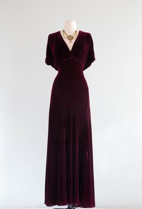 Wine Velvet Dress, 40s Mode, Velvet Evening Gown, Vintage Clothing Store, Vintage Clothing Boutique, 1930s Fashion, Stevie Nicks, Silk Velvet, Fancy Dresses