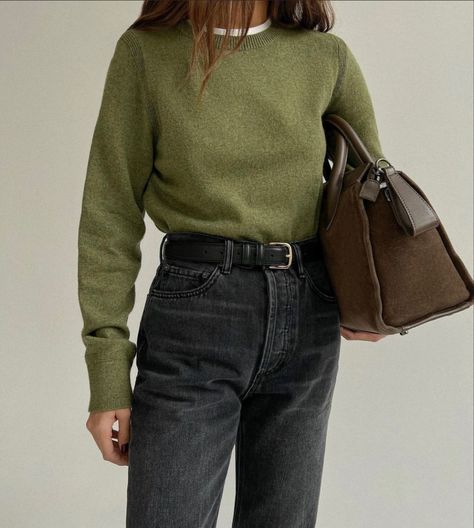 Black And Sage Outfit, Olive Jumper Outfit, Green Jumper Outfits Women, Dark Green Jumper Outfit, Green Knitted Sweater Outfit, Green Sweater Outfit Aesthetic, Green Tops Outfit, Soft Autumn Outfit Ideas, Green Knit Sweater Outfit