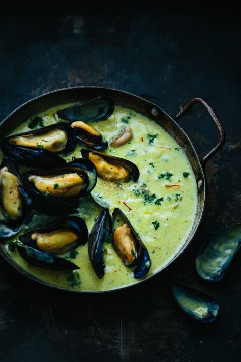 Curry Cream Sauce, French Mussels, Curry Mussels, Mussels Recipe, Shellfish Recipes, French Dishes, Curry Sauce, Cream Sauce, Seafood Dishes