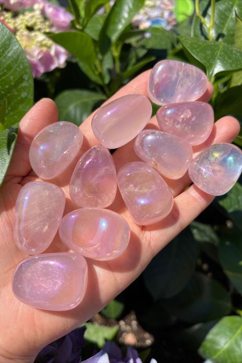 Angel Aura Rose Quartz, Aura Rose Quartz, Nature Witch, Rose Quartz Healing, One Rose, Cool Rocks, Angel Aura, The Chakras, Pretty Photos