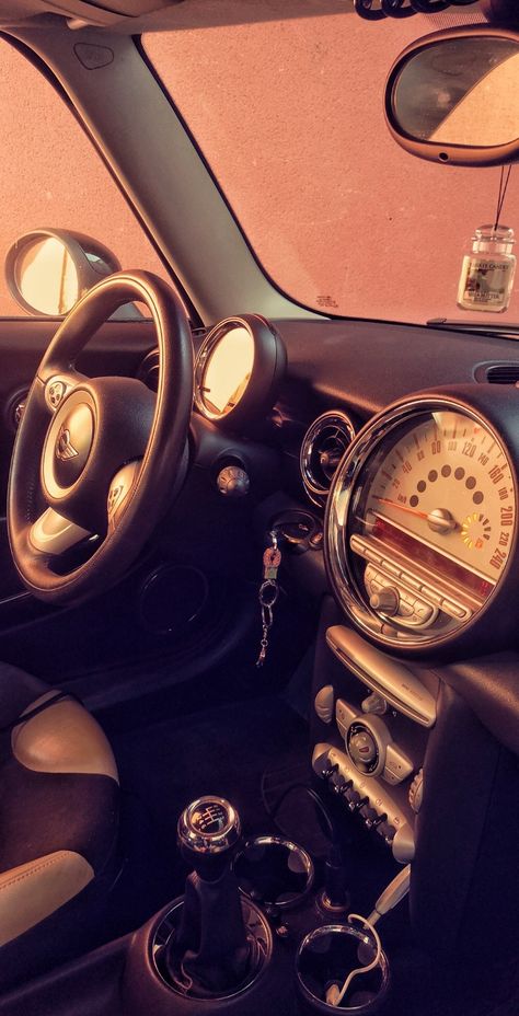 Mini Cooper Aesthetic Wallpaper, Mini Cooper Wallpaper, Tennessee Outfits, Car Interior Diy, Mini Cooper Convertible, Girly Car Accessories, Mini Copper, Mini Convertible, Girly Car