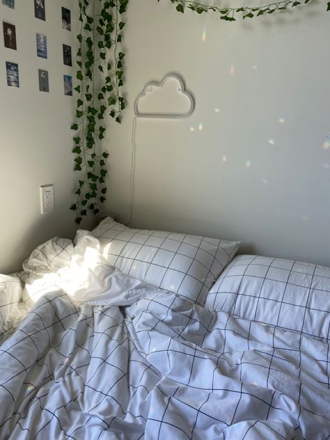 Grid Bedding Aesthetic Room, White Grid Bedding Aesthetic, Ikea Bedding Aesthetic, Astetic Bedding, Grid Bedding Aesthetic, White Bed Spread Aesthetic, Bed Spreads Aesthetic, Girl Room Ideas Teenagers, Aesthetic Sheets