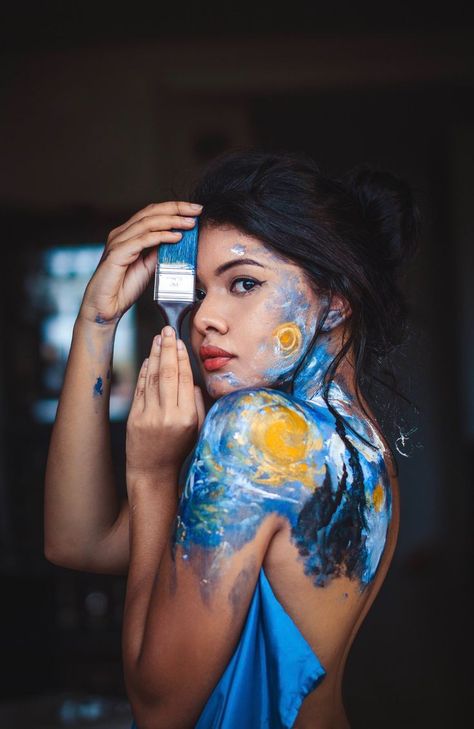 Paint On Body Photography, Paint Photoshoot Ideas, Flower Photoshoot Creative, December Photoshoot, Paint Photoshoot, Body Artwork, Artist Photoshoot, Projector Photography, Portret Feminin