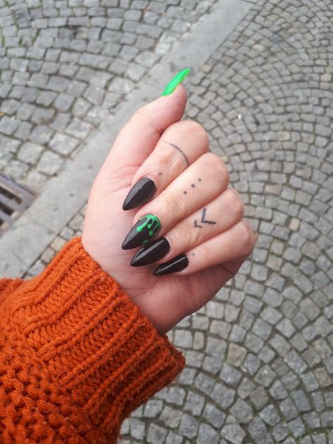 Neon Green Pedicure, Green Pedicure, Green And Black Nails, Acrylic Nails Green, Green Acrylic Nails, Nails Green, Black Acrylics, Green And Black, Black Nails