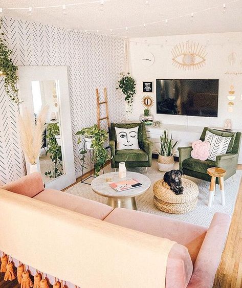 7 Dreamy retro inspired spaces for a warm nostalgic season Minimal Boho Living Room, Hiasan Bilik Tidur, Minimal Boho, 아파트 인테리어, Interior Modern, Boho Living, Boho Living Room, Living Room Inspo, Stylish Home Decor