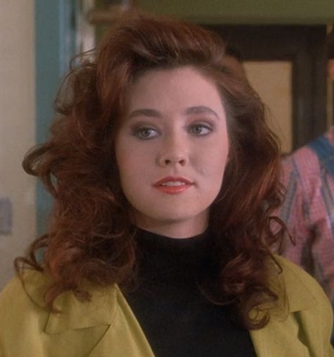 Heather Duke Movie, Heather Duke Pfp, Isfj Characters, Heathers Fashion, Heather Duke, Heathers Movie, 1980s Films, Paula Hawkins, Green Characters