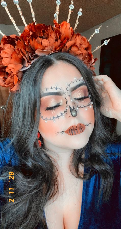 Easy Diy Day Of The Dead Makeup, Basic Day Of The Dead Makeup, Day If The Dead Makeup Easy, Day Of The Dead Makeup Easy Simple, Easy Day Of The Dead Outfit, Dead Of The Dead Makeup, Halloween Ordurves, Day Of The Dead Headpiece Diy, Day Of The Dead Makeup Simple