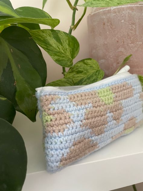 Crochet A Pencil Case, Crochet Pencil Case Pattern, Crochet Pencil Case Tutorial, Knitting Pencil Case, Crochet For Students, Crochet Pencil Case Aesthetic, Crochet Pencil Case No Zipper, Crochet Pencil Case Free Pattern, Knitted Pencil Case