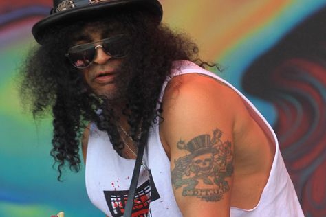 Slashes Tattoos, Slash Tattoo, Slash Signature Tattoo, Slash Tattoo Ideas, Slash Shirts, Slash With Snake, Slash Playing Guitar, Saul Hudson, S Tattoo