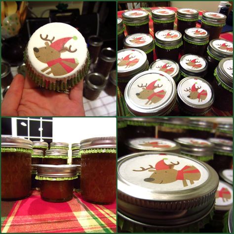 I used different cupcake liners, but I did this to line the Mason jars I put the sugar scrub in :0)  Good idea. Canning Jar Gifts, Jelly Ideas, Organizing Crafts, Projects Around The House, Jar Image, Homemade Jelly, Decorating Bookshelves, Jam Jars, Soy Candle Making