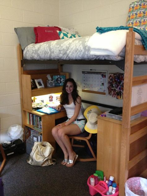 Bed/Desk Idea. UNCW dorm. Just add curtains for privacy and late night study sessions to not wake the roomie! Desk Under Bed, Budget Dorm Room, Apartment Bedroom College, Small Apartment Bedroom, Desk Idea, Small Apartment Bedrooms, College Bedroom, Dorm Room Storage, Murphy Bed Plans