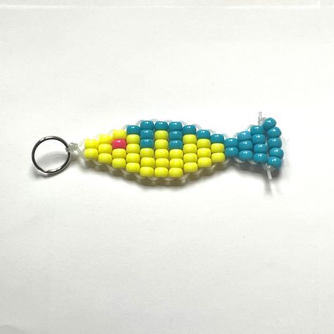 Small Bead Animals, Small Pony Bead Patterns, Fish Pony Bead Pattern, Pony Bead Fish Pattern, Pony Bead Fish, Fish Bead Pattern, Beaded Fish Pattern, Animal Bead Keychain Patterns, Pony Bead Keychains