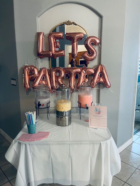 Boba Bar Station Diy, Boba Tea Birthday Party Ideas, Boba Birthday, Boba Party, Nikkah Decor, Strawberry Milk Tea, Boba Smoothie, Boba Bar, Kawaii Birthday