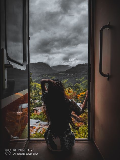 Train Pose Ideas, Train Track Poses, Train Ride Aesthetic, Train Pose, Ooty Trip, Train Line, Dark Art Photography, Best Poses For Photography, Travel Pictures Poses