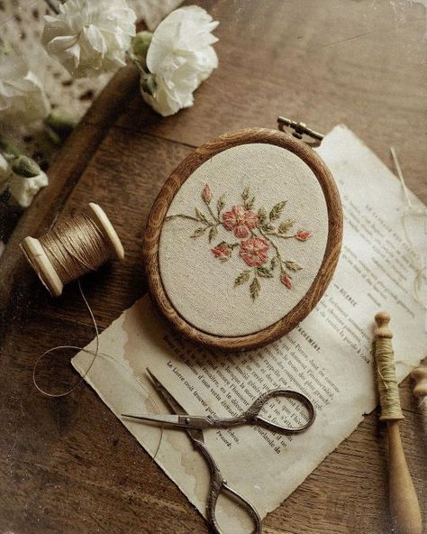 Grace Gardner, Belle Aesthetic, Cottagecore Embroidery, Vintage Core, Cottage Vibes, Have Inspiration, Hand Embroidery Projects, Deco Boheme, 자수 디자인