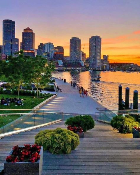 Boston Massachusetts Travel, Massachusetts Aesthetic, Boston Pictures, Boston Aesthetic, Boston Vacation, San Myshuno, Massachusetts Travel, Boston Skyline, Living In Boston