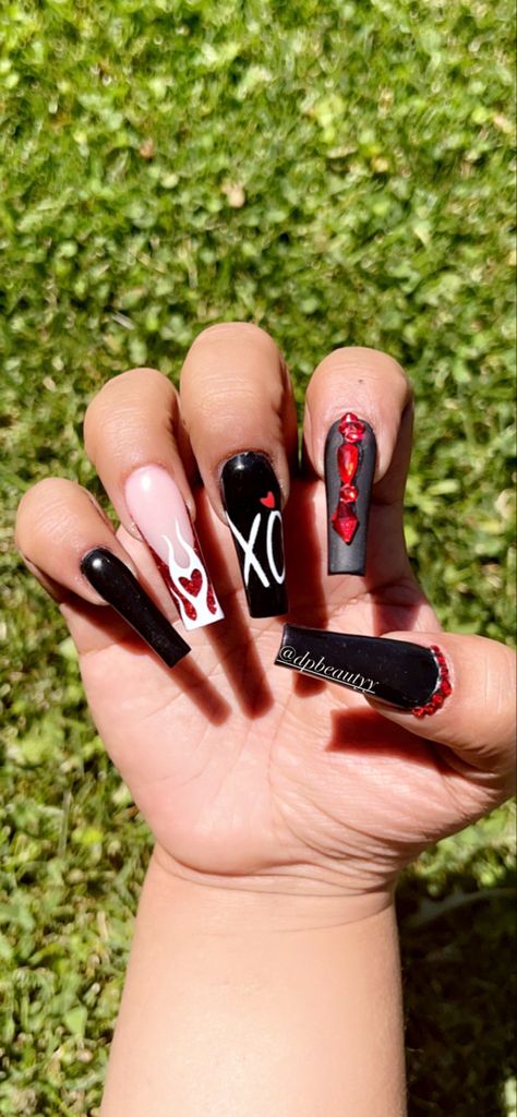 Jordan Year Nails, Xo Weeknd Nails, The Weeknd Acrylic Nails, Xotwod Nails, The Weeknd Nail Ideas, The Weekend Nails Ideas, Xo Nails Design The Weeknd, The Weekend Inspired Nails, The Weekend Nails Xo