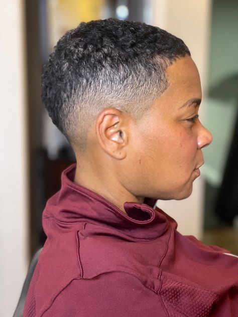 Mohawk Fade Woman, Low Fade Women Haircut, Curly Fade Women, Low Cut Styles For Black Women, Baldie Haircut, Taper Fade Haircut Women, Women Tapered Haircut, Low Haircut For Black Women, Bald Baddie