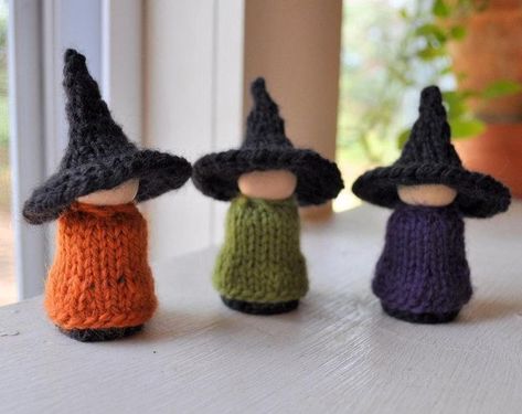 Spooky and Cozy: Cool Halloween Themed Knitting Patterns Waldorf Knitting, Fairy People, Waldorf Handwork, Halloween Knitting Patterns, Witch Crochet, Knitted Outfits, Halloween Knitting, Knit Flowers, Knitting Doll