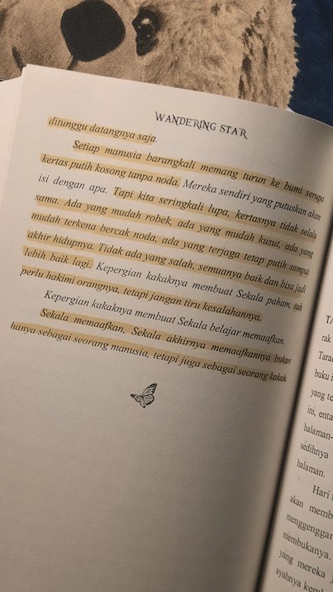 Quotes Novel Indonesia, Bumi Series, Meaningful Poems, Romantic Book Quotes, Postive Life Quotes, Book Annotation, Favorite Book Quotes, Quotes Indonesia, Quotes From Novels