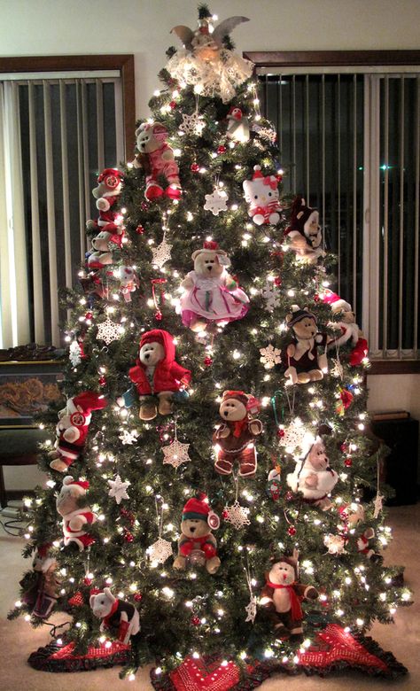 Teddy bear themed Christmas tree <3 Bear Themed Christmas Tree, Themed Christmas Tree, Unique Christmas Trees, Cool Christmas Trees, Beautiful Christmas Trees, Christmas Bear, Gorgeous Christmas, Christmas Tree With Gifts, Treasure Box