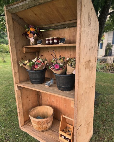 We officially have the flower stand up! So exciting to have a nice sheltered space for all these goodies 😊 Just need to add the metal roof and a fresh coat of paint 🙌🏻 The stand is stocked with $25 bouquets, wrapped mason jars and strawberry jam. Open 9-7 Friday and Saturdays Self serve at 3702 Campden road, Campden L0R1G0 We also take orders throughout the week, just send us a message! Have a great weekend 💐 #cutflowers #freshcutflowers #flowerbouquet #canadianflowersweek #flowerstand... Fresh Flower Stand, Flower Stand At Farmers Market, Flower Farm Stand, Flower Stand Ideas Outdoor, Self Serve Farm Stand, Wood Flower Stand, Roadside Produce Stand, Roadside Flower Stand, Flower Display Stand Farmers' Market