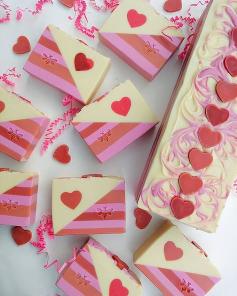 Valentine’s Day Soap Ideas, Valentine’s Day Soap, Cold Press Soap Recipes, Making Soaps, Cold Process Soap Designs, Valentine Soap, Dessert Soap, Diy Soap Recipe, Soap Design