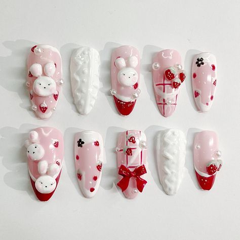 Something festive 🧚‍♀️✨ Winter Sanrio Nails, Hello Kitty Xmas Nails, Winter Hello Kitty Nails, Sanrio Christmas Nails, Kawaii Christmas Nails, Cute Kawaii Nails, Hello Kitty Christmas Nails, Nails 2025, Tiktok Nails