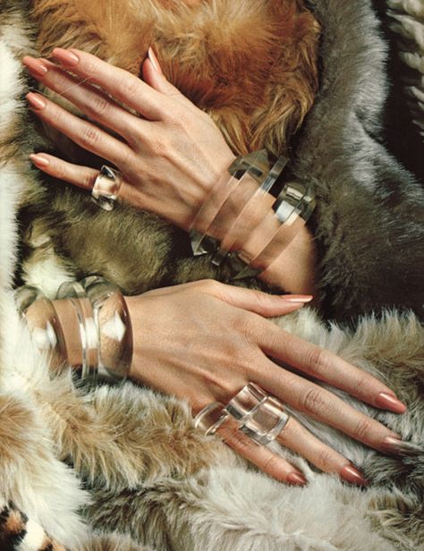 . Hands With Rings, Arm Bangles, Lucite Jewelry, Acrylic Jewellery, Arm Candy, Jewelry Inspiration, Fur Coat, Jewelry Accessories, Jewelry Design