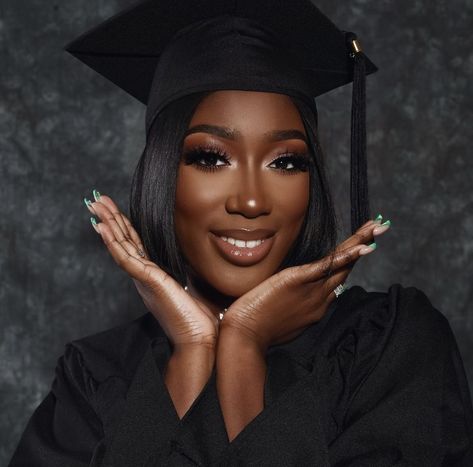 Graduation Pics Makeup, Graduation Makeup Black Women, Graduation Hair Black Women, Graduation Pictures Makeup, Graduation Pic Makeup, Graduation Photo Makeup, Graduation Picture Makeup, Makeup For Graduation Pictures, Masters Photoshoot