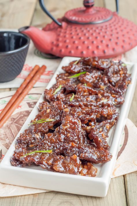 Crispy and Sticky Mongolian Beef Mongolian Beef Recipes, Crispy Beef, Mapo Tofu, Mongolian Beef, Beef Recipe, Chinese Dishes, Asian Cooking, Beef Dishes, Asian Dishes