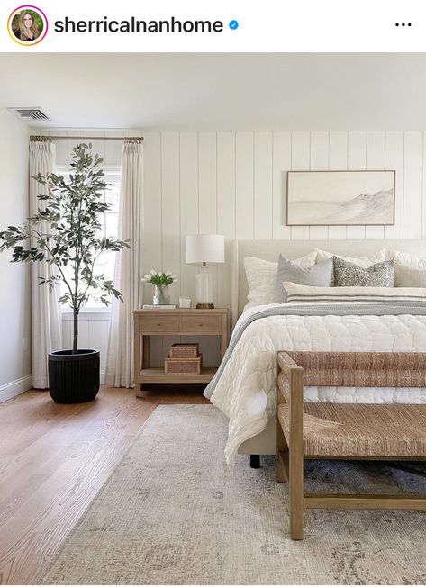 White And Natural Wood Bedroom Ideas, Bedroom With White Oak Floor, Australian Farmhouse Bedroom, Shiplap Master Bed, Simple White Bedroom Ideas, Light Wood Bedroom Ideas, Bali Style Bedroom, Primary Bedroom Design, Bedroom Wood Floor