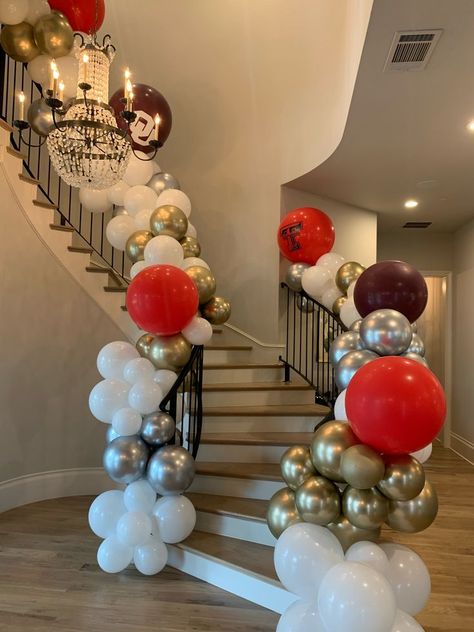 Graduation Backdrop Ideas, Balloon Entrance, Graduation Party University, Oklahoma University, Huge Balloons, Boho Backdrop, Graduation Party Themes, Graduation Party Planning, Graduation Backdrop