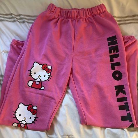 Pink Hello Kitty sweatpants Sweatpants Outfit Pink, Kawaii Sweatpants, Preppy 2023, Shein Hello Kitty, Pink Sweatpants Outfit, Hello Kitty Sweatpants, Sweatpants Aesthetic, Hello Kitty Pants, Diy Hoodie