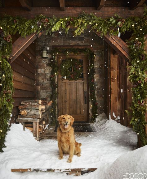 Christmas trees, garlands, wooden furniture and plenty of snow make this guesthouse cozy for the holidays. Cabin In The Mountains, Cabin Christmas, Winter Cabin, Cabin Life, Christmas Decorations Rustic, Cozy Cabin, Cabin Homes, Cabins In The Woods, Country Christmas