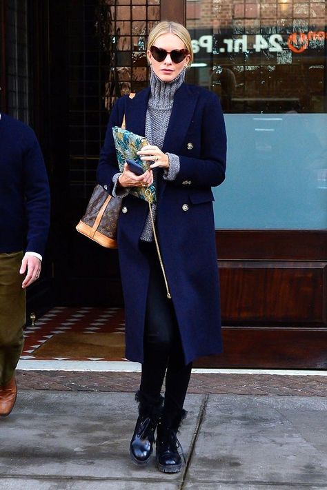 Poppy Delevingne black leggings Navy Coat Outfit, Burgundy Oxford Shoes, Loafers Boots, Navy Wool Coat, Navy Pea Coat, Poppy Delevingne, Burgundy Shoes, Sneakers Vans, Navy Coat