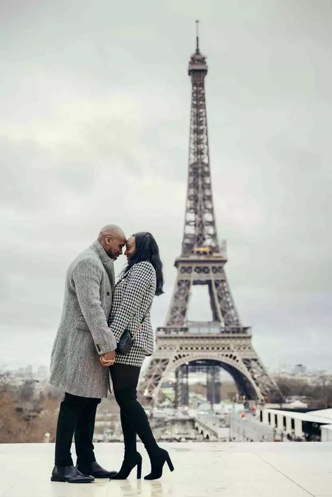 Paris Black Couple Pictures, Effile Tower Couple Pictures, Eiffel Tower Photo Ideas Couple, Winter Paris Engagement Photos, Paris Couple Poses, Eiffel Tower Couple Poses, Paris Anniversary Shoot, Paris Winter Couple Photoshoot, Eiffel Tower Photography Couple