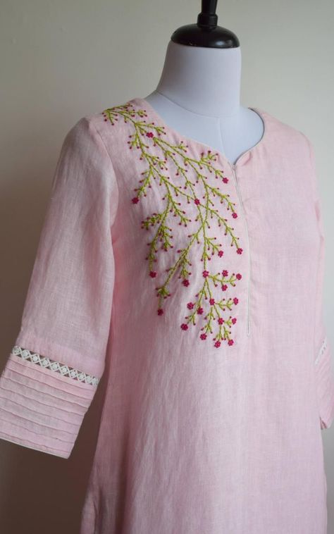 Hand Embroidery Dress, Simple Kurta Designs, Simple Kurti Designs, Embroidery On Kurtis, Kurti Embroidery Design, Kurta Neck Design, Dress Neck Designs, Handmade Embroidery Designs, Kurti Neck Designs