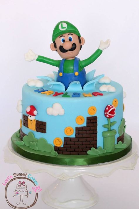 Super Mario Bros Cake Buttercream, Luigi Cake Ideas, Mario And Luigi Cake Ideas, Luigi Cake Birthdays, Luigi Birthday Cake, Luigi Cake, Mario Birthday Cake, Mario Bros Cake, Video Game Cakes