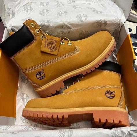 Timberland Boots Outfit, Timberland Boots Mens, Timberland 6 Inch, Timberland 6, Black Men Fashion Swag, Pretty Shoes Sneakers, Kicks Shoes, Shoes Too Big, Fresh Shoes