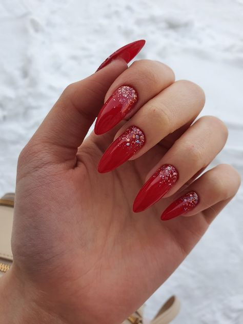 Dark Red Nail Art, Red Nail Art Ideas, Dark Red Shades, Nail Art Dark, Red Almond Nails, Red And Silver Nails, Red Almond, Acrylic Nails Almond Shape, Red Nails Glitter