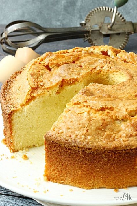 Sour Cream Pound Cake Recipe is a simple classic and always a crowd-pleaser! It’s creamy and smooth on the inside with a crispy crust on the outside and top. I love that! Recipes Using Whipping Cream, Whipping Cream Pound Cake, Sour Cream Pound Cake, Cream Cheese Pound Cake, Pound Cake Recipe, Bundt Cakes Recipes, Whipping Cream, Pound Cake Recipes, Savoury Cake