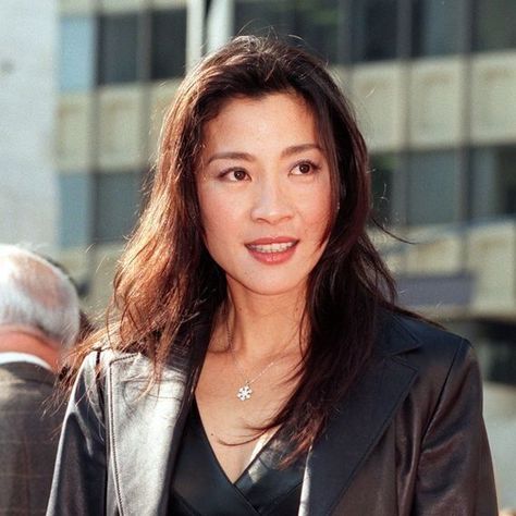 michelle yeoh Michelle Yeoh Aesthetic, Michelle Yeoh Style, Michelle Yeoh 90s, Crazy Rich Asians, Lucy Liu, Michelle Yeoh, Smash Cake, Beauty Face, Celebrity Crush