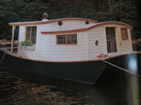 Small Houseboats, Shanty Boat, Houseboat Living, Floating Boat, Floating Homes, Canal Boats, House Boats, Boat Ideas, Wood Boats