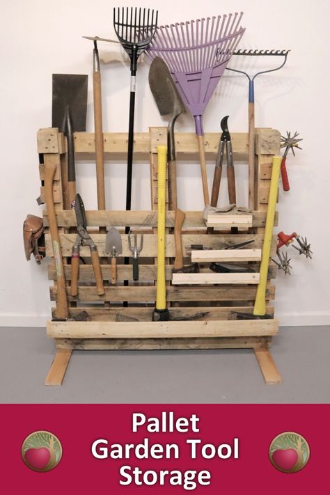 Garden Tool Holder Ideas, Long Handle Tool Storage, Pallet Yard Tool Organizer, Garden Hand Tool Storage Ideas, Pallet Garage Ideas, Long Handled Tool Storage, Pallet Garden Tool Storage, Pallet Tool Holder, Garden Tool Pallet Storage