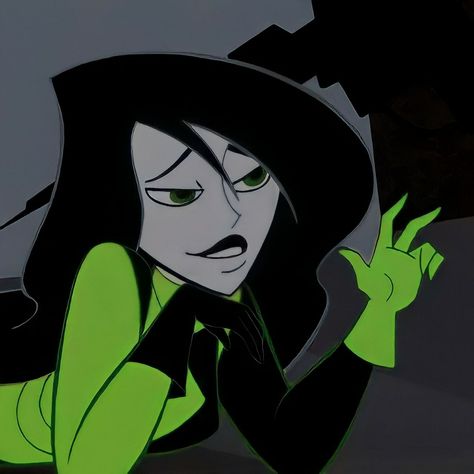 Crazy Hear Me Out Characters Women, Shego Pfp, Shego Icons, Hear Me Out Characters Crazy, Crazy Hear Me Out Characters, Goth Cartoon Characters, Kim Possible Characters, She Go, Female Villains