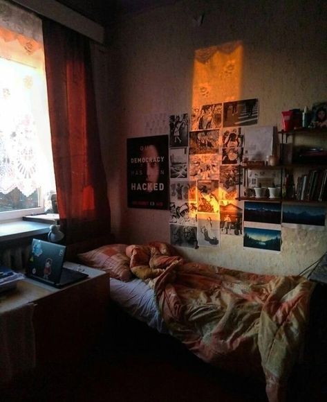 Dark Academia Room Ideas, Dark Academia Room, Grunge Bedroom, Academia Room, Bedroom Setup, Grunge Room, Apartment Aesthetic, Dream Room Inspiration, Cozy Interior